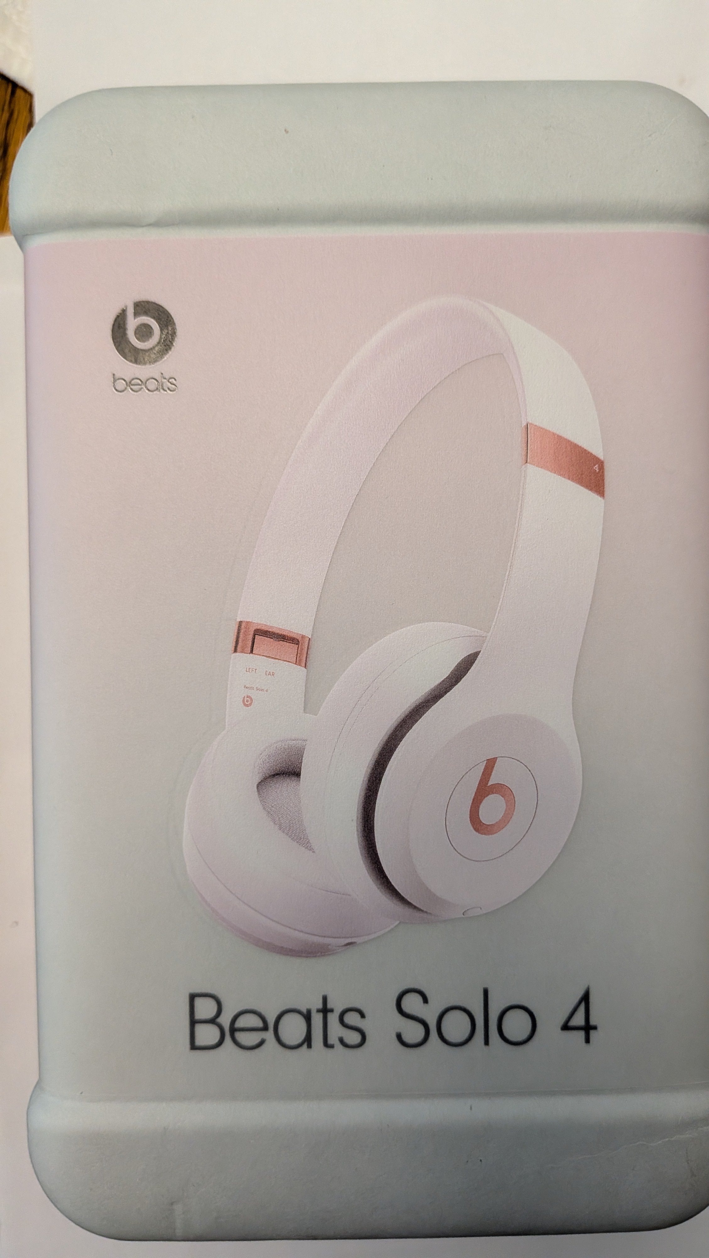 Beats solo 4 over the ear